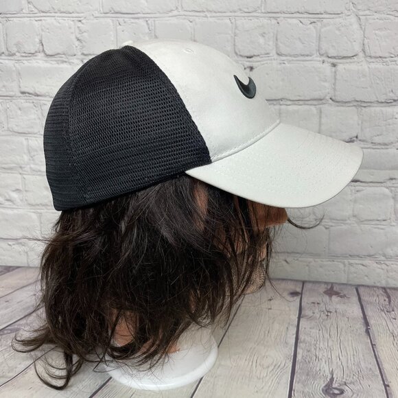 Nike Golf Hat Cap Mesh Stretch Fit Size M/L White Black Embroidered Swoosh - Picture 4 of 8